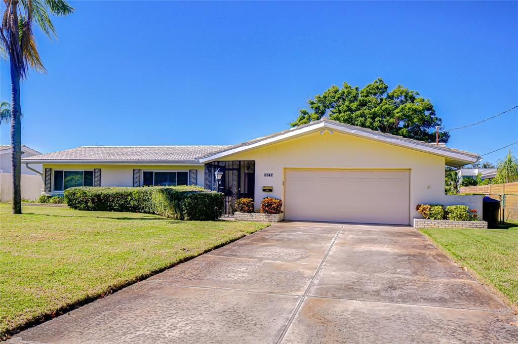 En Venta: $979,000 (3 camas, 3 baños, 2536 Pies cuadrados)