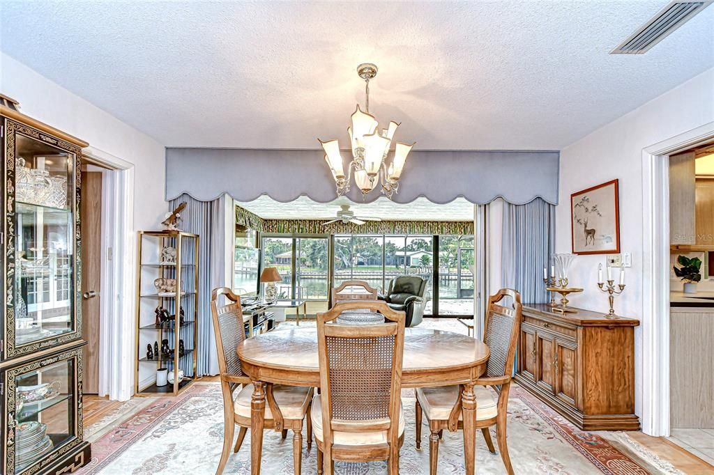 En Venta: $979,000 (3 camas, 3 baños, 2536 Pies cuadrados)