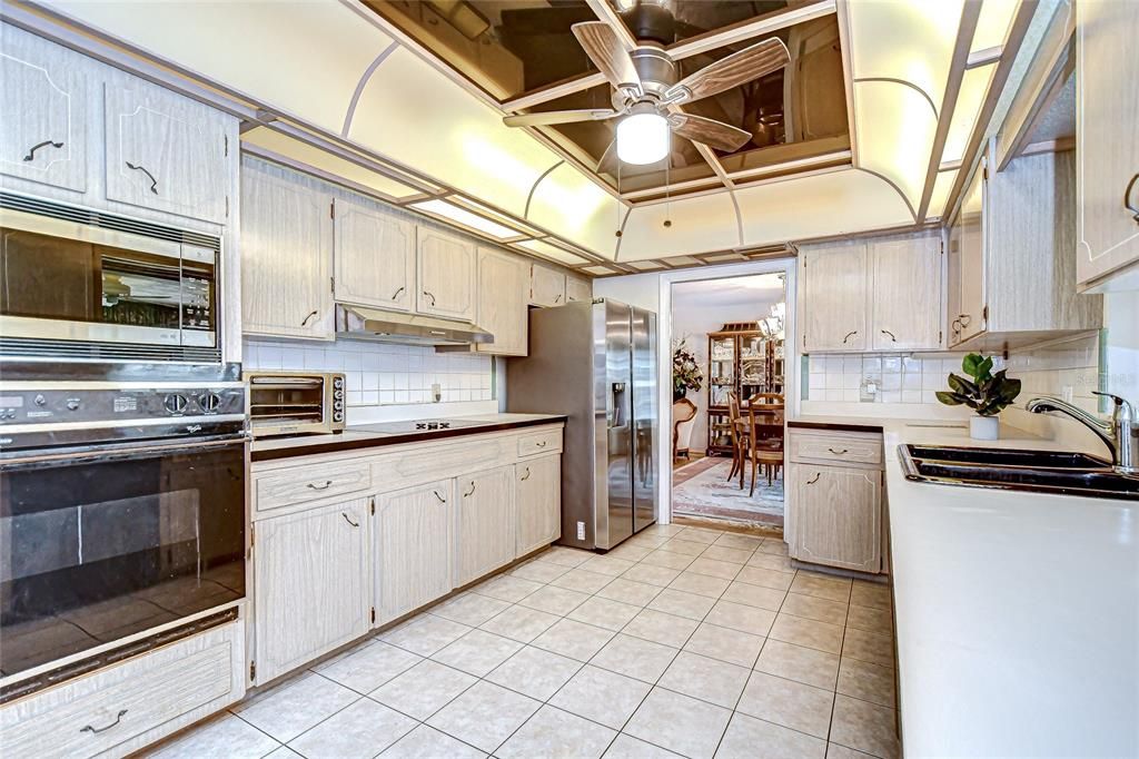 En Venta: $979,000 (3 camas, 3 baños, 2536 Pies cuadrados)