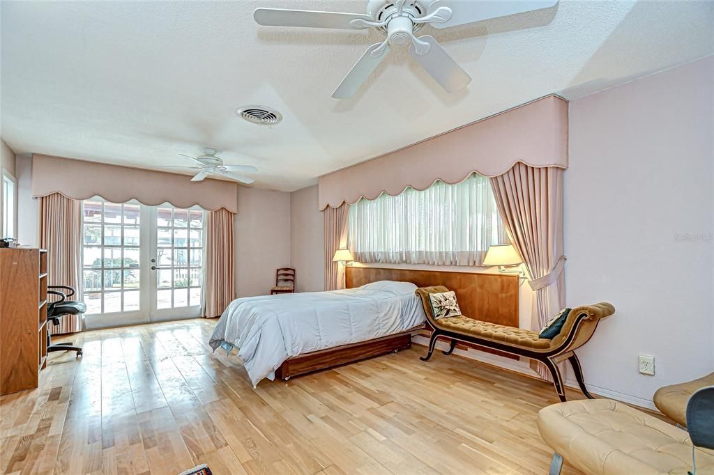 En Venta: $979,000 (3 camas, 3 baños, 2536 Pies cuadrados)