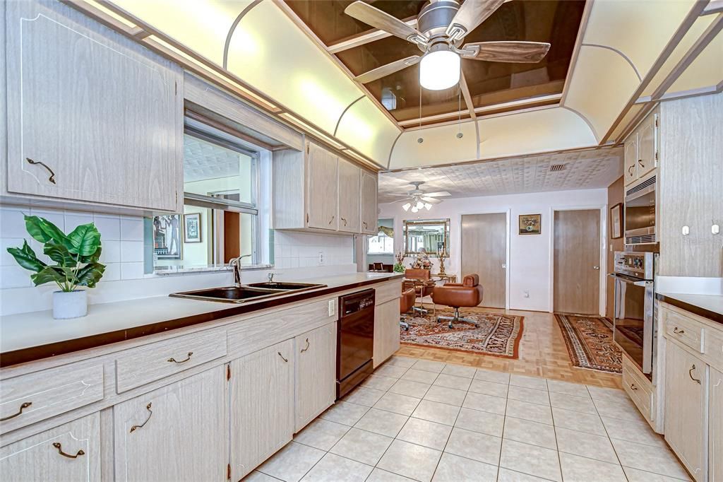 En Venta: $979,000 (3 camas, 3 baños, 2536 Pies cuadrados)