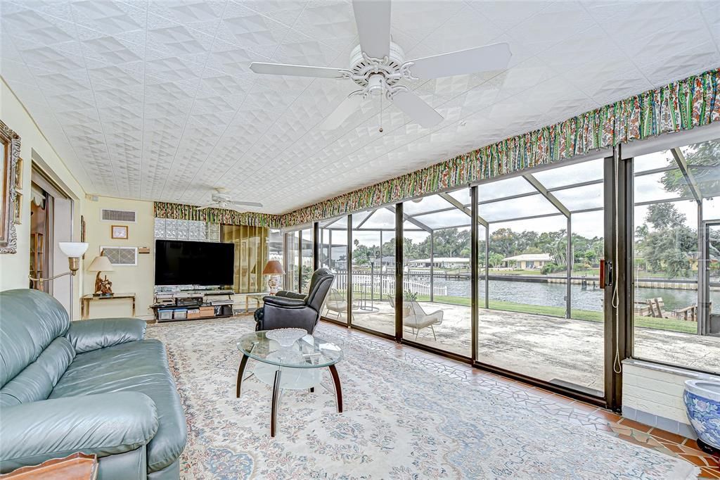 En Venta: $979,000 (3 camas, 3 baños, 2536 Pies cuadrados)