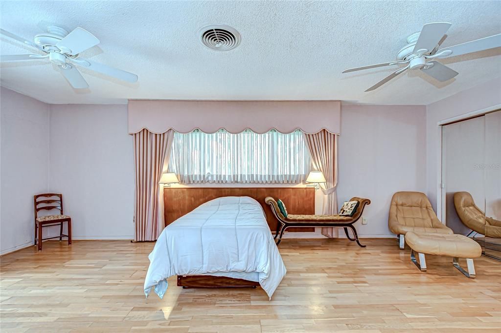 En Venta: $979,000 (3 camas, 3 baños, 2536 Pies cuadrados)