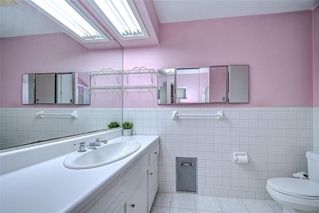 En Venta: $979,000 (3 camas, 3 baños, 2536 Pies cuadrados)