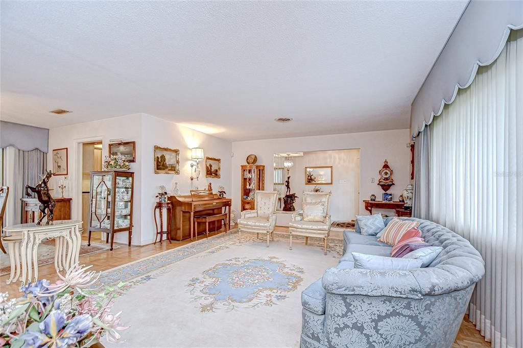 En Venta: $979,000 (3 camas, 3 baños, 2536 Pies cuadrados)