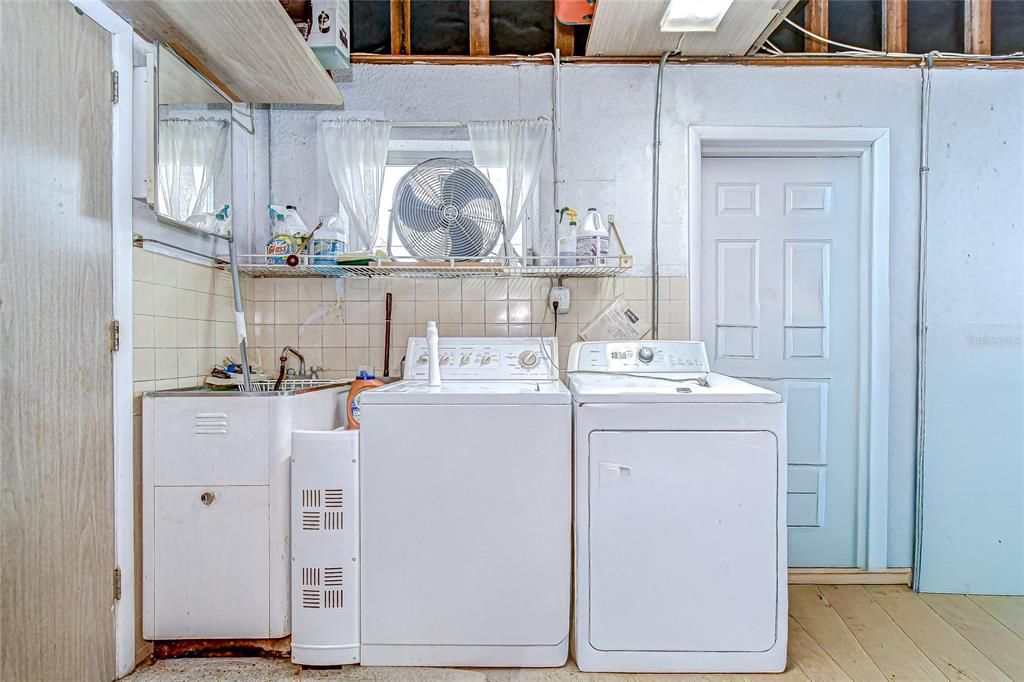 En Venta: $979,000 (3 camas, 3 baños, 2536 Pies cuadrados)