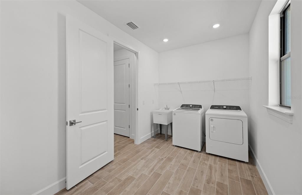 En Venta: $529,990 (3 camas, 2 baños, 2269 Pies cuadrados)