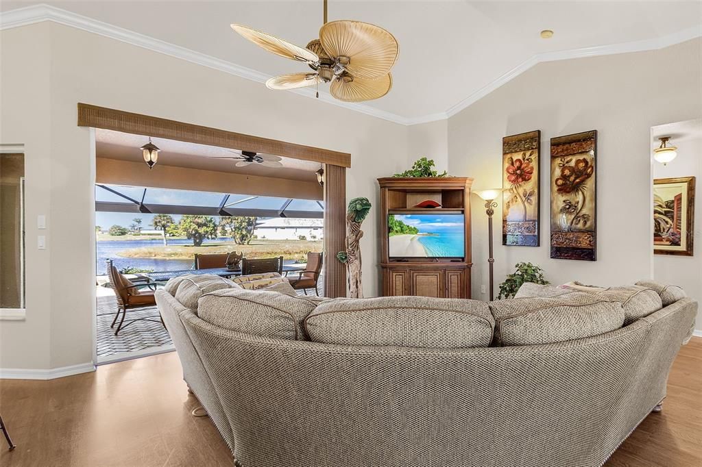 En Venta: $599,000 (3 camas, 2 baños, 1825 Pies cuadrados)