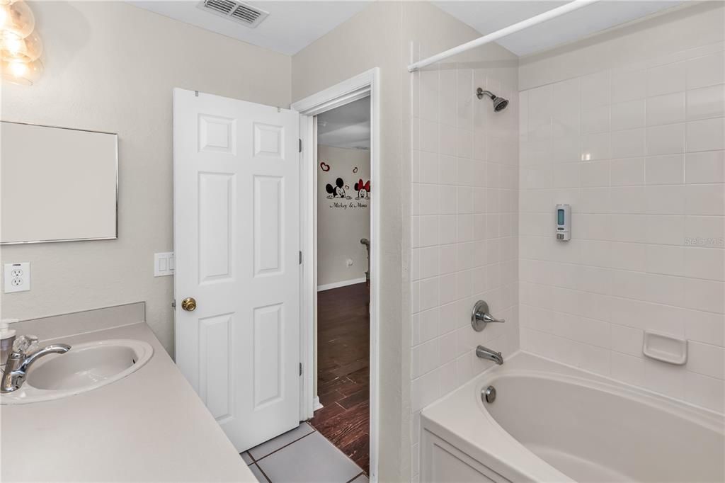 На продажу: $239,990 (4 спален, 3 ванн, 1492 Квадратных фут)