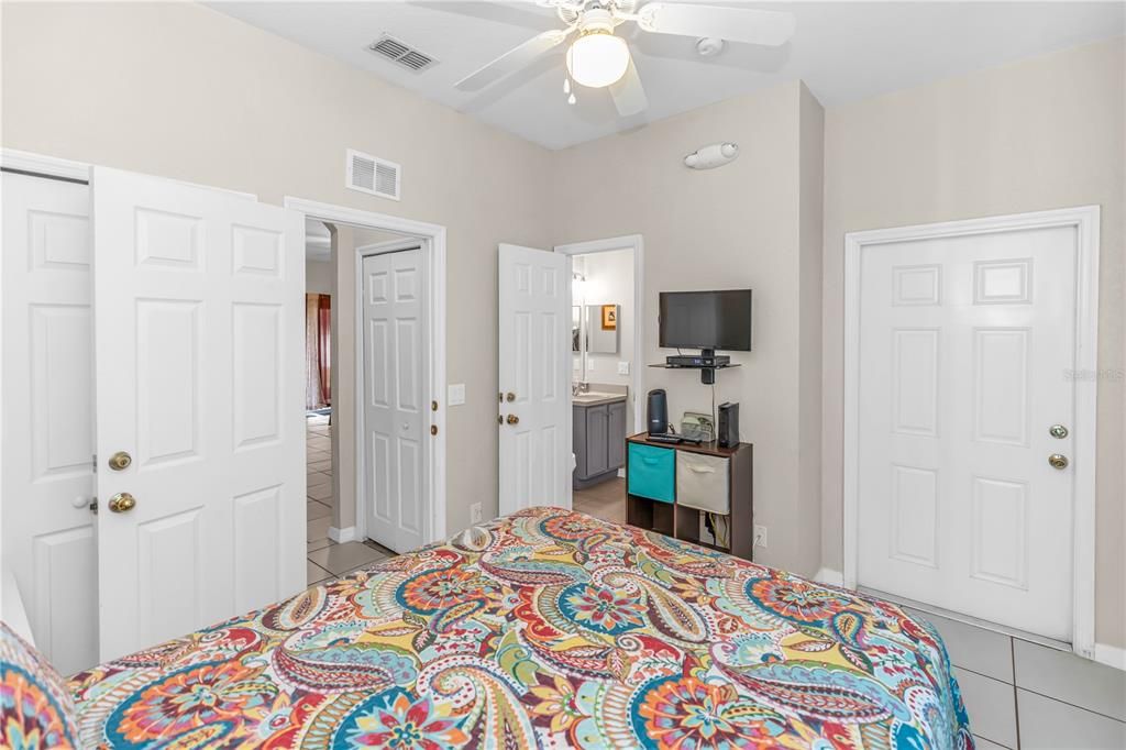 На продажу: $239,990 (4 спален, 3 ванн, 1492 Квадратных фут)