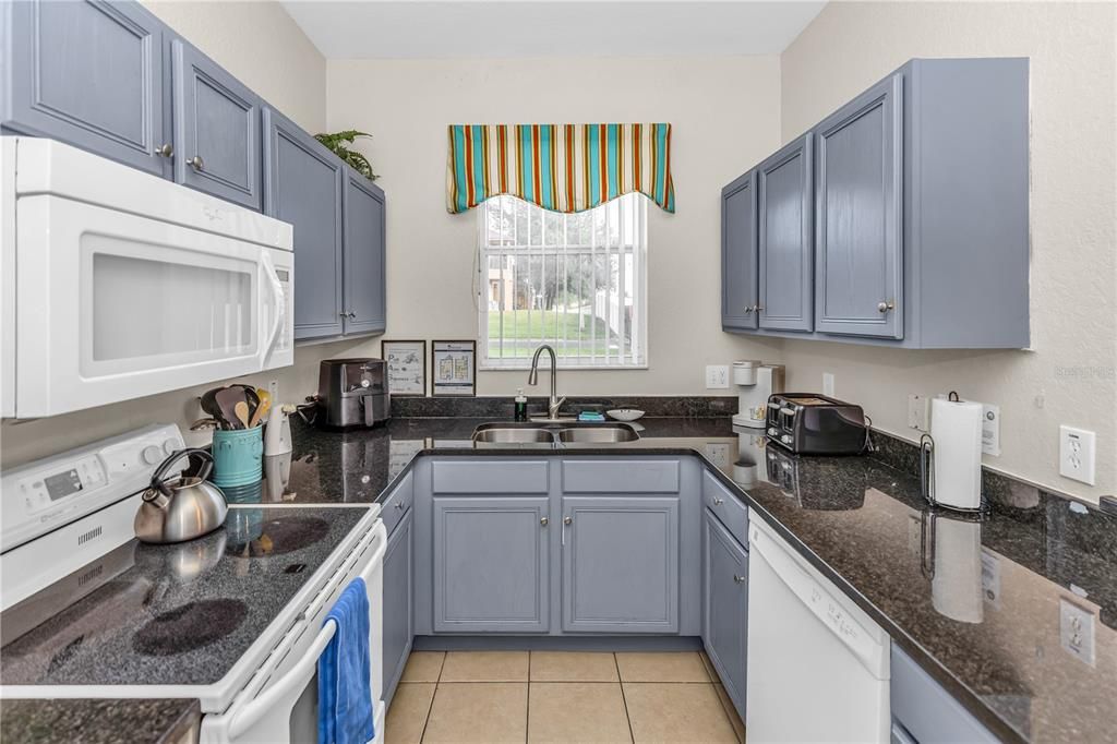 На продажу: $239,990 (4 спален, 3 ванн, 1492 Квадратных фут)