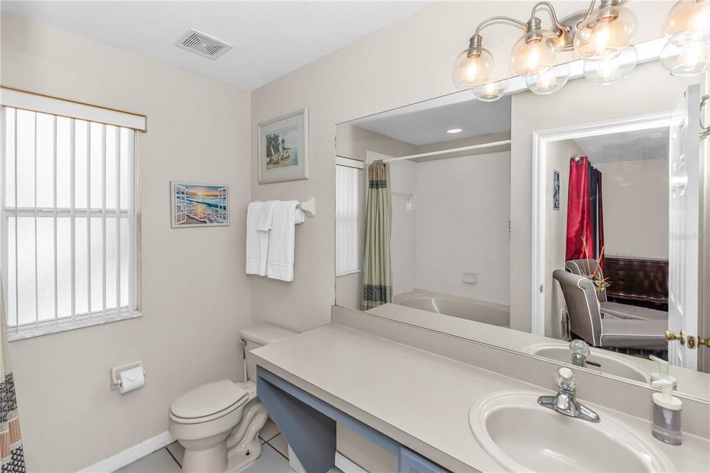 На продажу: $239,990 (4 спален, 3 ванн, 1492 Квадратных фут)