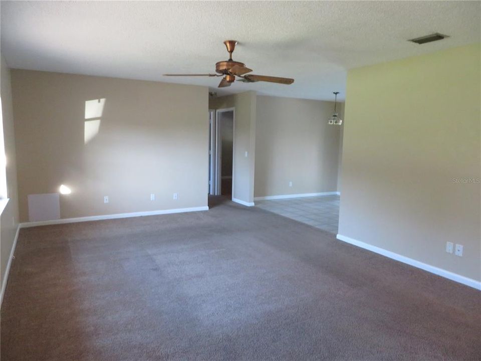 For Sale: $275,000 (3 beds, 2 baths, 1410 Square Feet)