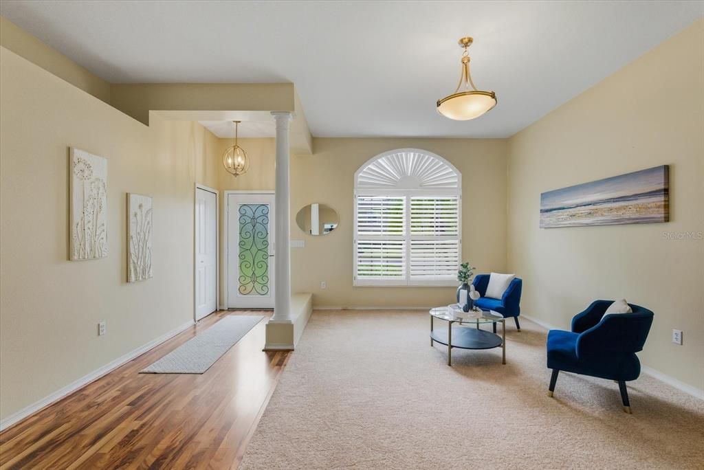 Под контрактом: $624,900 (4 спален, 2 ванн, 2128 Квадратных фут)