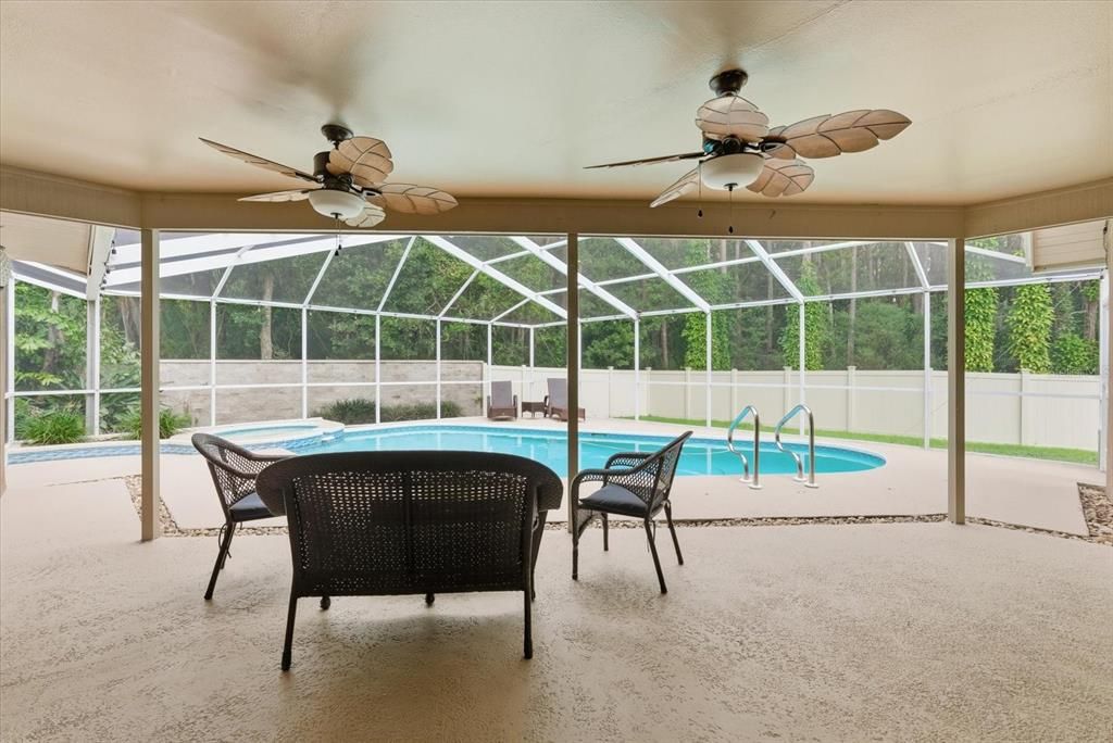 Под контрактом: $624,900 (4 спален, 2 ванн, 2128 Квадратных фут)