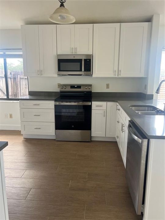 For Rent: $2,390 (3 beds, 2 baths, 1550 Square Feet)