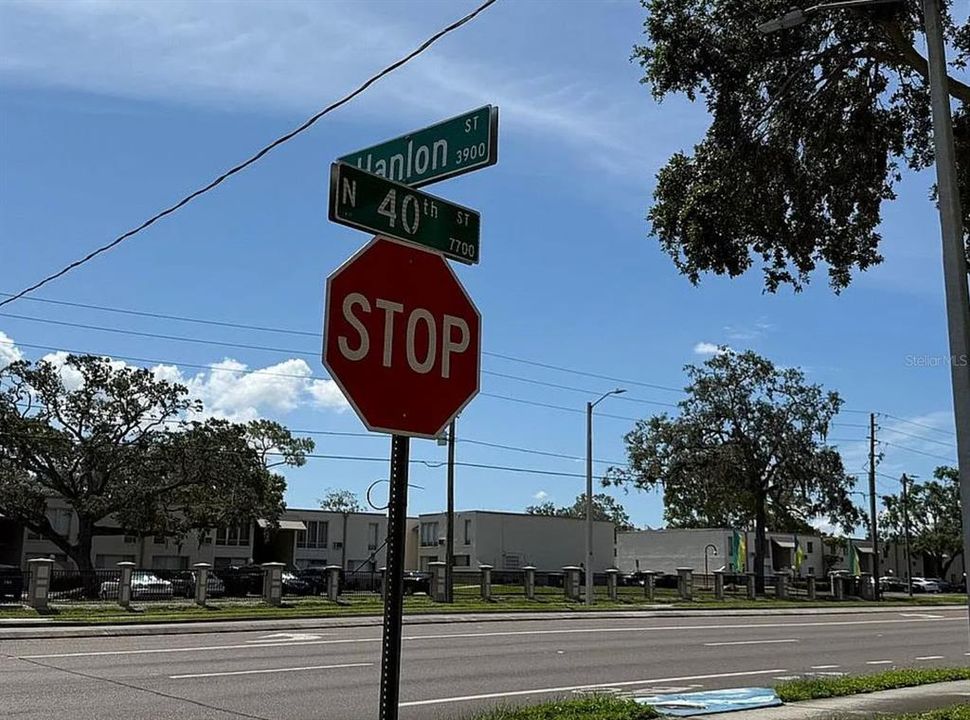 На продажу: $275,000 (0.32 acres)