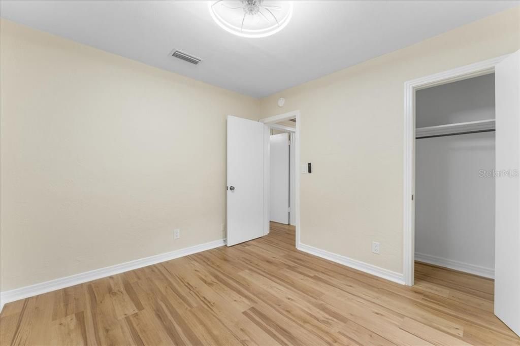 Activo con contrato: $2,300 (2 camas, 1 baños, 1150 Pies cuadrados)