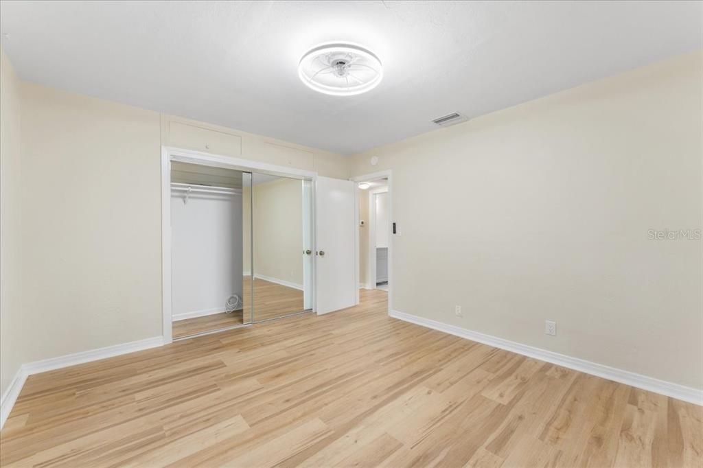 Activo con contrato: $2,300 (2 camas, 1 baños, 1150 Pies cuadrados)