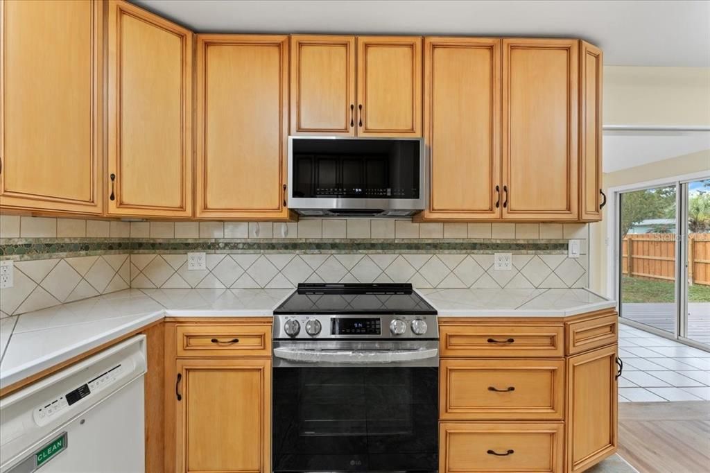 Activo con contrato: $2,300 (2 camas, 1 baños, 1150 Pies cuadrados)