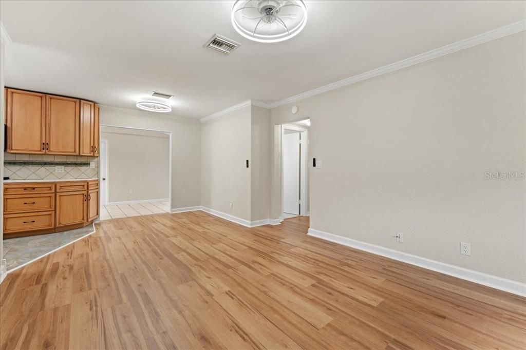 Activo con contrato: $2,300 (2 camas, 1 baños, 1150 Pies cuadrados)