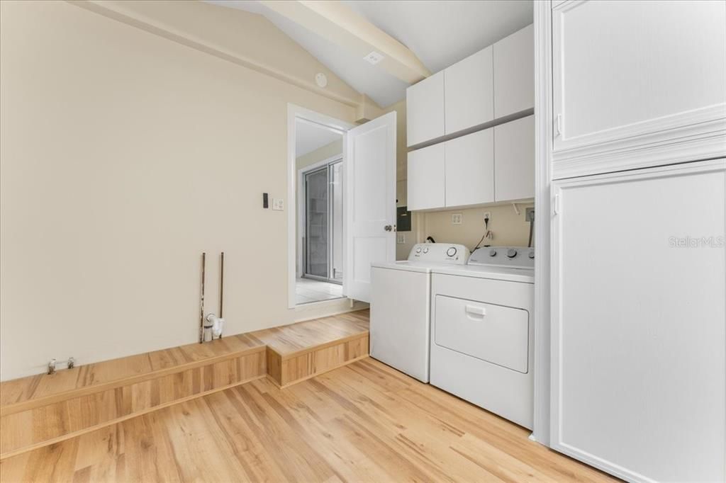 Activo con contrato: $2,300 (2 camas, 1 baños, 1150 Pies cuadrados)