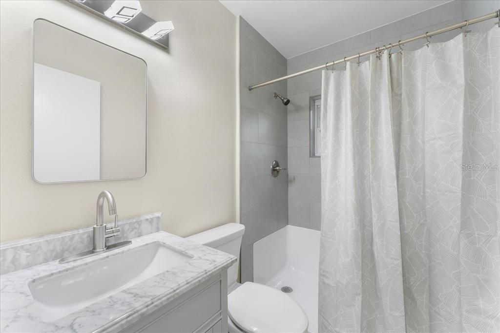 Activo con contrato: $2,300 (2 camas, 1 baños, 1150 Pies cuadrados)