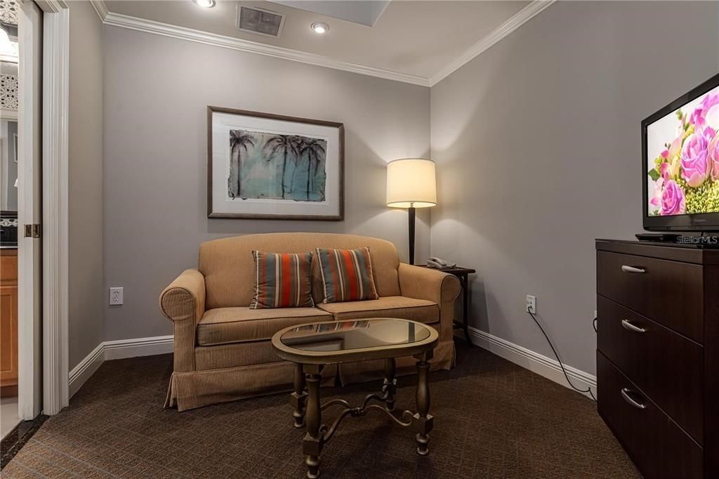 Active With Contract: $399,000 (2 beds, 2 baths, 1321 Square Feet)