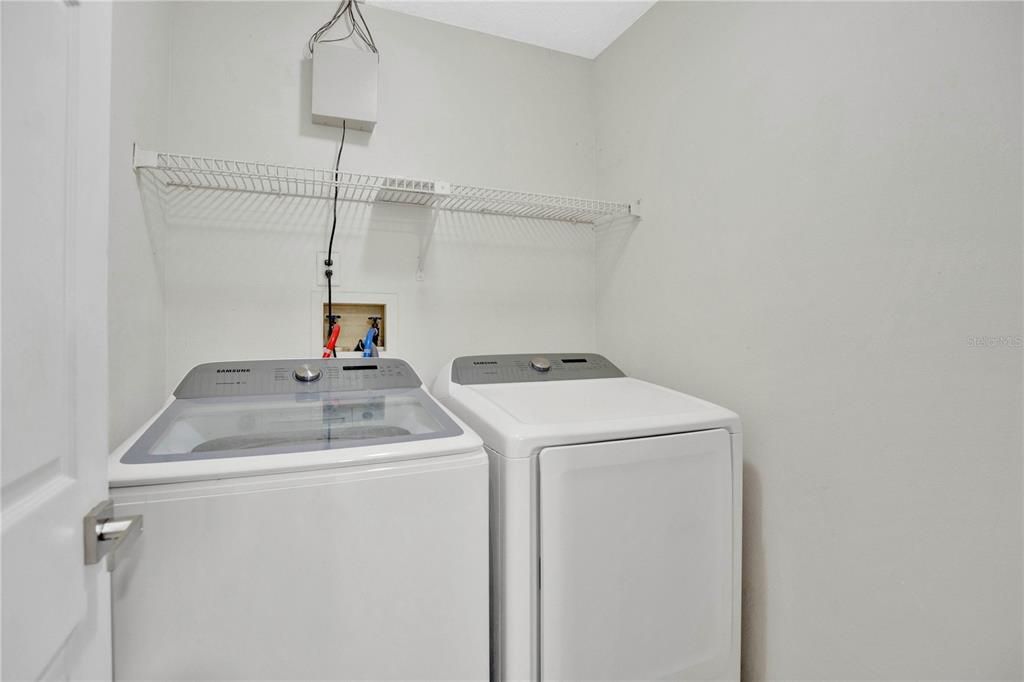 合同活跃: $285,000 (4 贝兹, 2 浴室, 1394 平方英尺)