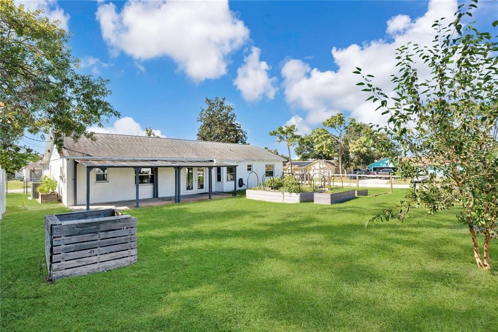 合同活跃: $285,000 (4 贝兹, 2 浴室, 1394 平方英尺)