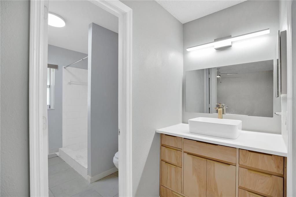 合同活跃: $285,000 (4 贝兹, 2 浴室, 1394 平方英尺)