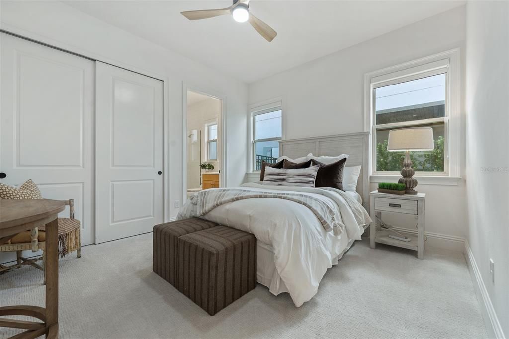 Activo con contrato: $1,287,000 (4 camas, 4 baños, 3033 Pies cuadrados)