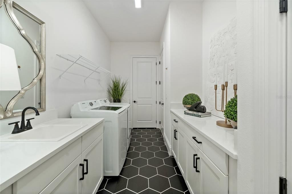 Activo con contrato: $1,287,000 (4 camas, 4 baños, 3033 Pies cuadrados)