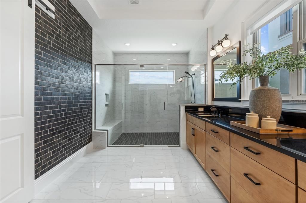 Activo con contrato: $1,287,000 (4 camas, 4 baños, 3033 Pies cuadrados)