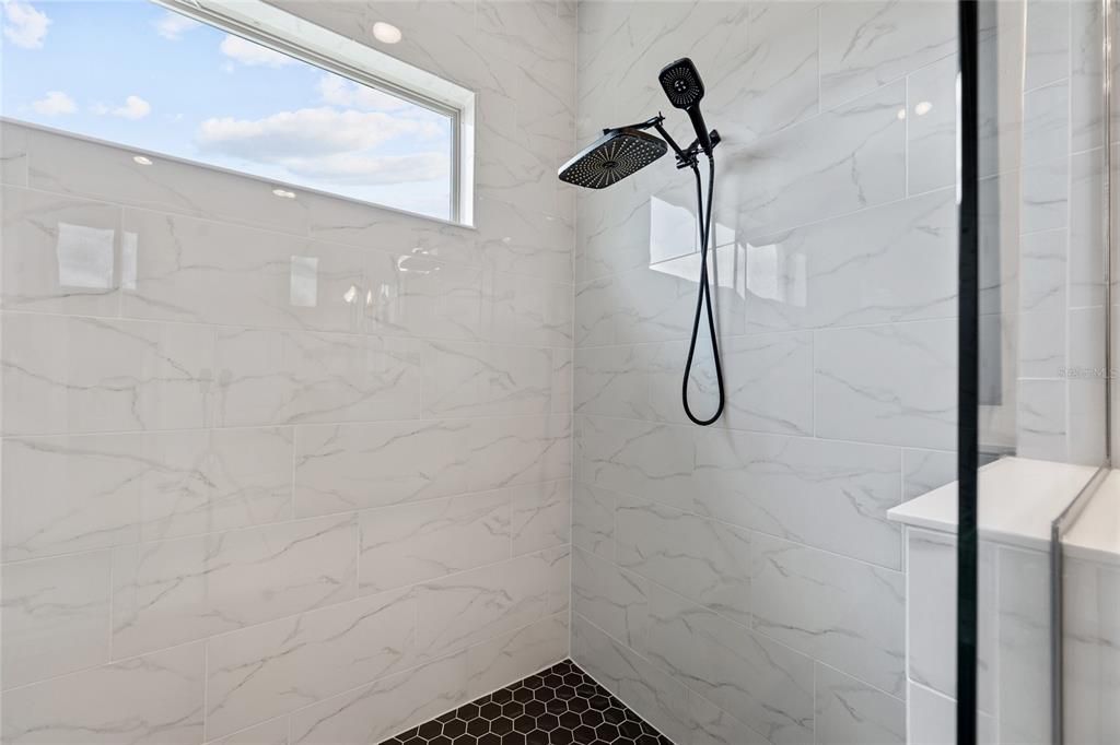 Activo con contrato: $1,287,000 (4 camas, 4 baños, 3033 Pies cuadrados)