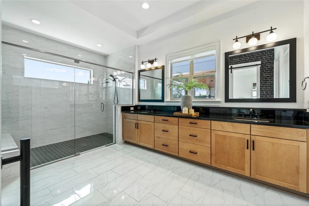 Activo con contrato: $1,287,000 (4 camas, 4 baños, 3033 Pies cuadrados)