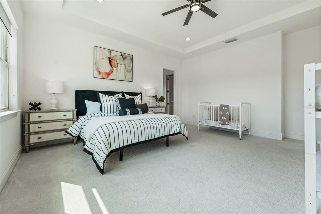 Activo con contrato: $1,287,000 (4 camas, 4 baños, 3033 Pies cuadrados)