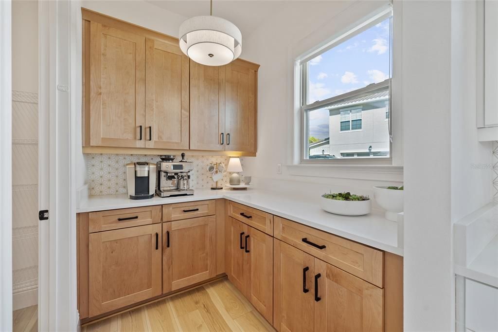 Activo con contrato: $1,287,000 (4 camas, 4 baños, 3033 Pies cuadrados)