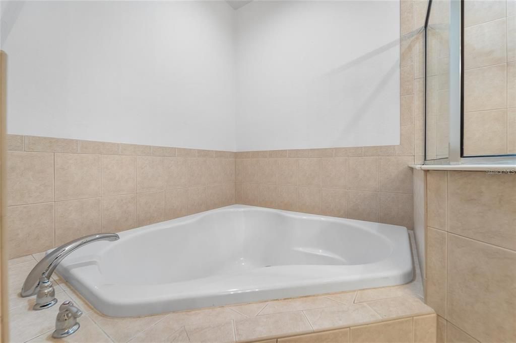 Active With Contract: $2,300 (3 beds, 2 baths, 1538 Square Feet)