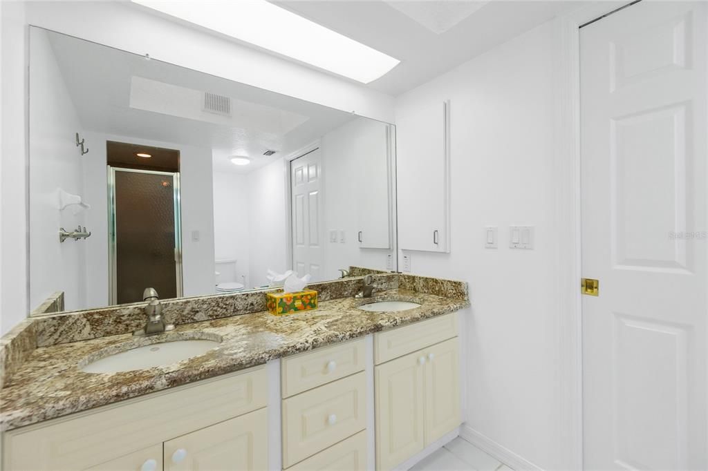 Под контрактом: $189,900 (2 спален, 2 ванн, 1340 Квадратных фут)