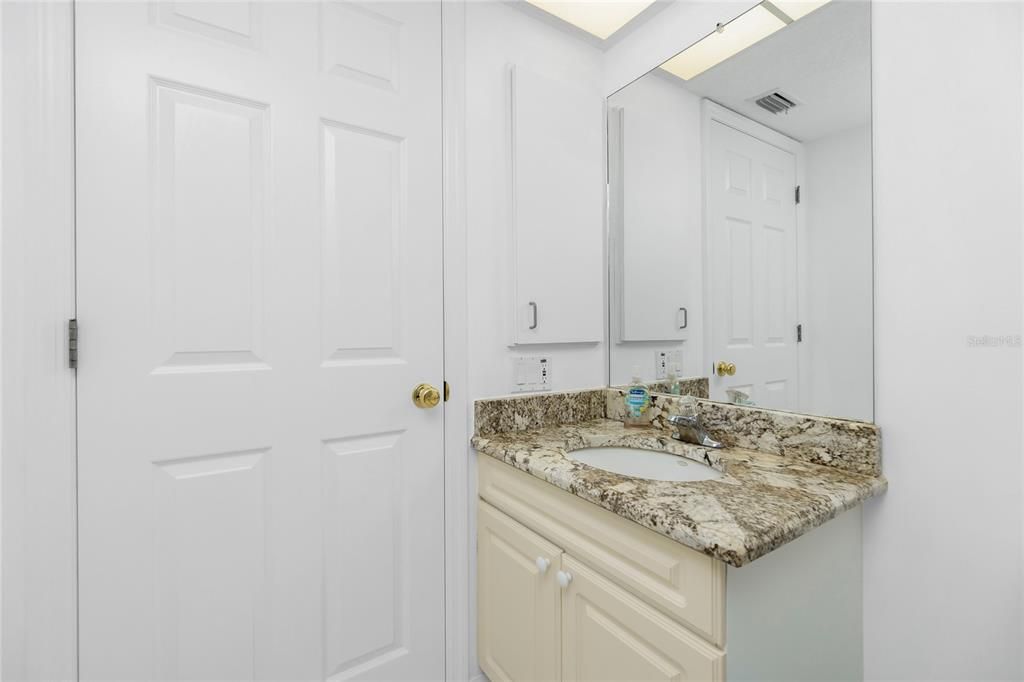 Под контрактом: $189,900 (2 спален, 2 ванн, 1340 Квадратных фут)