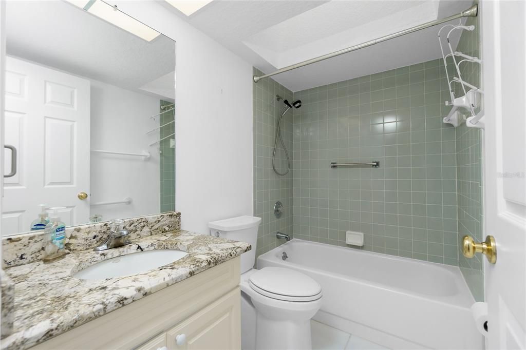 Под контрактом: $189,900 (2 спален, 2 ванн, 1340 Квадратных фут)