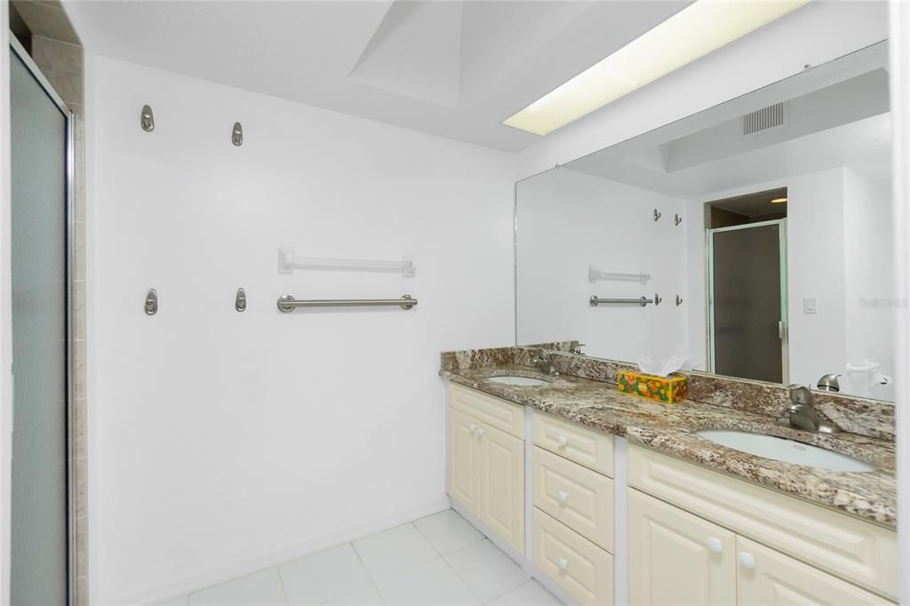 Под контрактом: $189,900 (2 спален, 2 ванн, 1340 Квадратных фут)