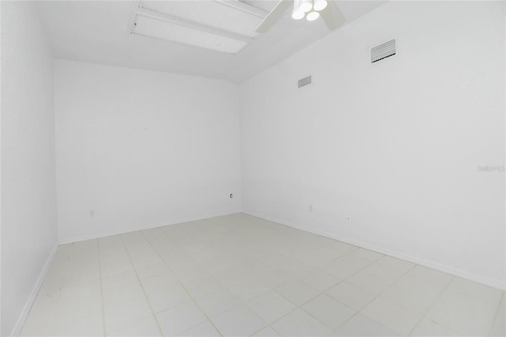 Под контрактом: $189,900 (2 спален, 2 ванн, 1340 Квадратных фут)