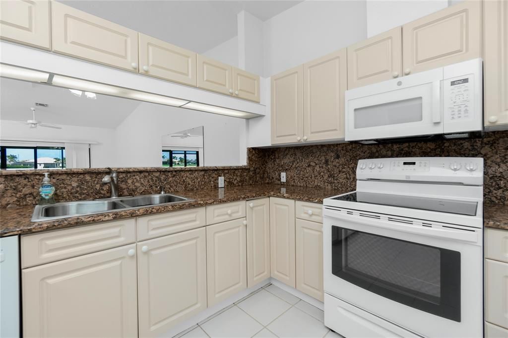 Под контрактом: $189,900 (2 спален, 2 ванн, 1340 Квадратных фут)