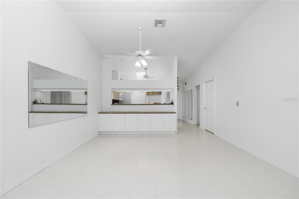 Под контрактом: $189,900 (2 спален, 2 ванн, 1340 Квадратных фут)