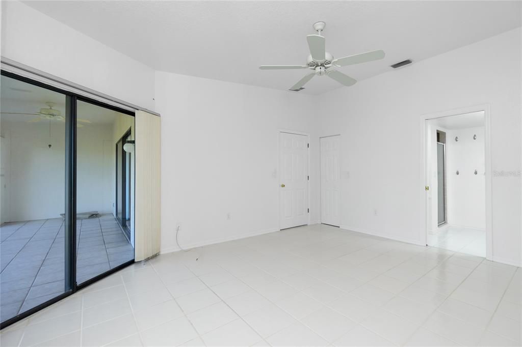 Под контрактом: $189,900 (2 спален, 2 ванн, 1340 Квадратных фут)