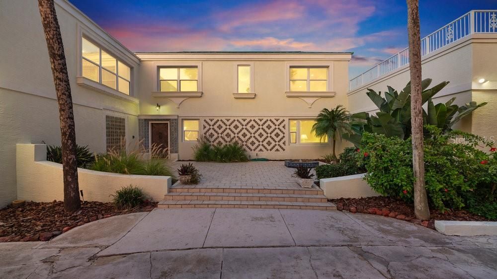 For Sale: $2,850,000 (6 beds, 5 baths, 5255 Square Feet)