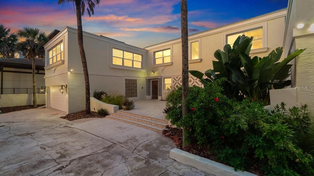 For Sale: $2,850,000 (6 beds, 5 baths, 5255 Square Feet)