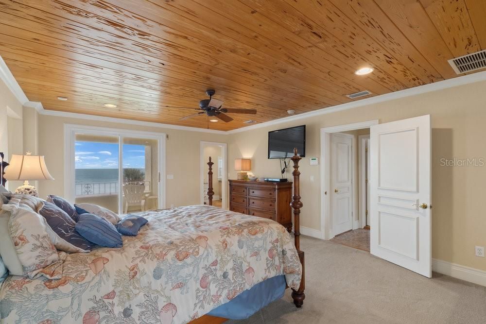 For Sale: $2,850,000 (6 beds, 5 baths, 5255 Square Feet)